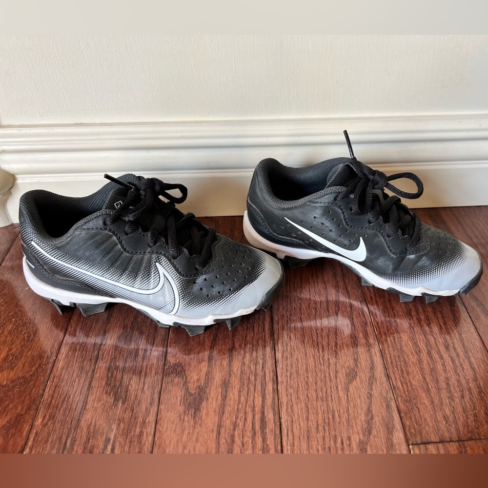 Little kids Nike huarache baseball cleats in black/grey/white